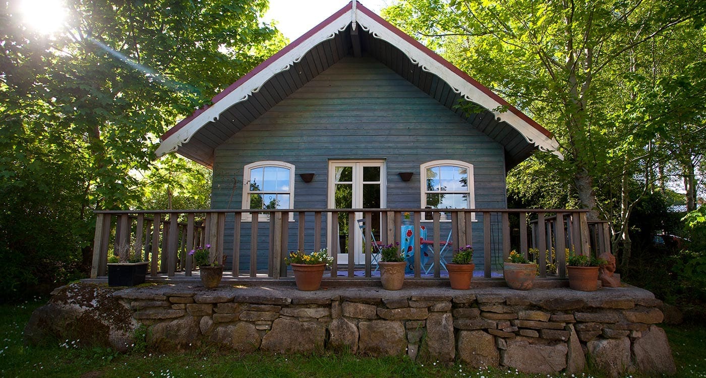 Eco-blue-lodge-family-couple