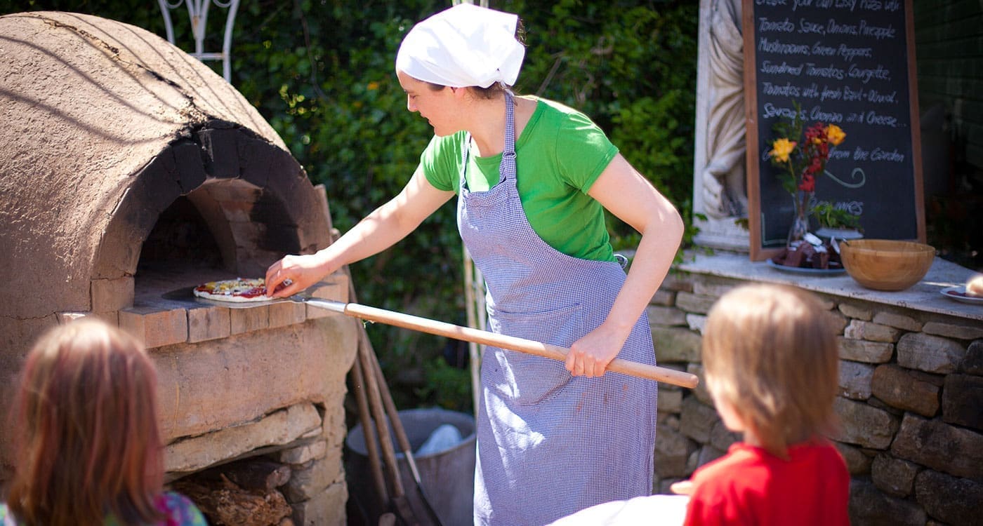 Clay-oven-pizza-children